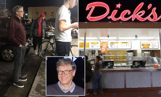 Tỷ phú Bill Gates đút tay túi quần, đứng xếp hàng mua burger giá chưa đến 8 USD