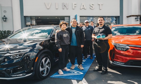 VinFast bàn giao lô xe VF8 City Edition đầu tiên cho khách hàng tại Mỹ