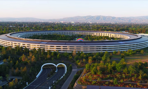Trụ sở làm việc tỉ đô của Apple được thiết kế dạng tròn nằm ở Cupertino, bang California, Mỹ